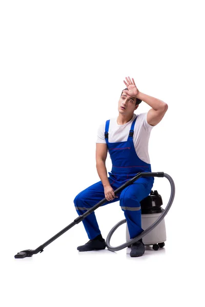 Man in overall doen vacuüm reiniging op wit — Stockfoto