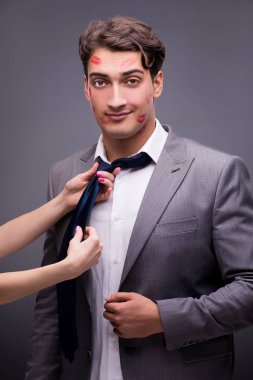 Adam komik romantik kavram