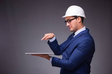 Endüstriyel kavramında genç mimar