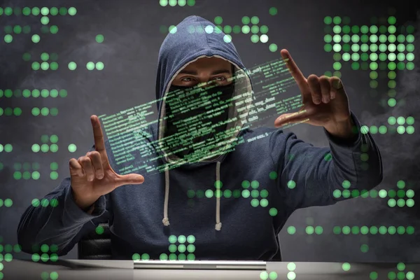 Hacker muda dalam konsep keamanan data — Stok Foto