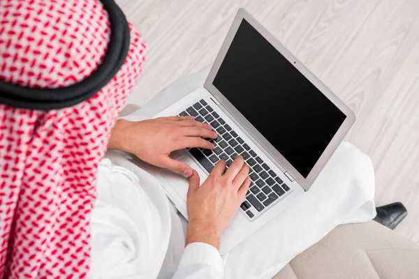 Jonge Arabische zakenman in business concept — Stockfoto