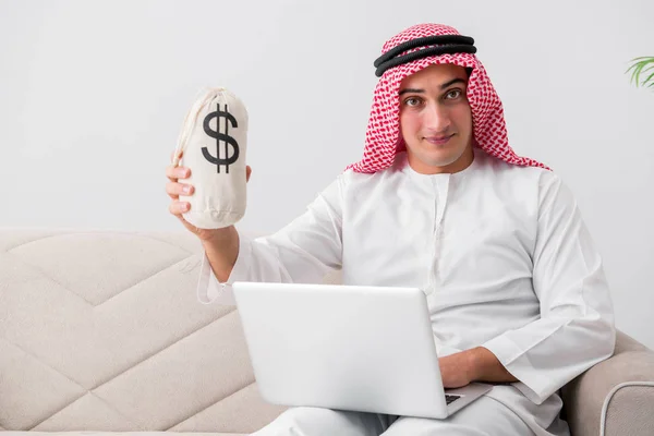 Młody arabski biznesmen w koncepcji biznesu — Zdjęcie stockowe