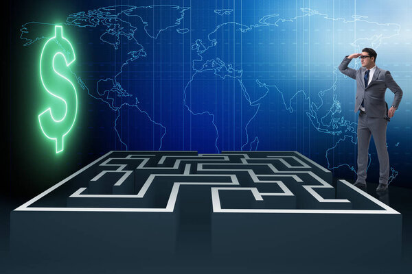 Человек пытается добраться до долларов через лабиринт
