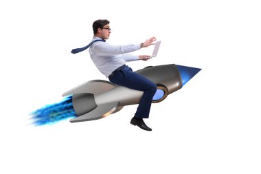 İş adamı iş konseptinde roketle uçuyor