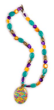 Beyaz arka plan üzerinde izole zarif kolye