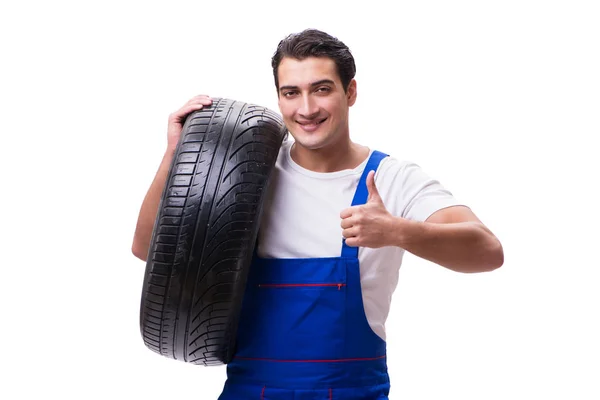 Bonito reparador de pneus isolado em branco — Fotografia de Stock
