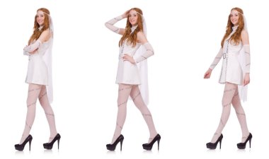 Beyaz tenli, açık renkli, büyüleyici elbiseli güzel bayan.