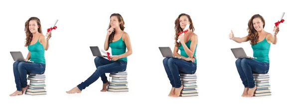 Φοιτητής με netbook κάθεται σε βιβλία — Φωτογραφία Αρχείου