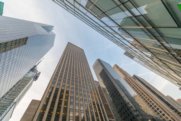 Rascacielos de Nueva York vew desde el nivel de la calle — Foto de Stock