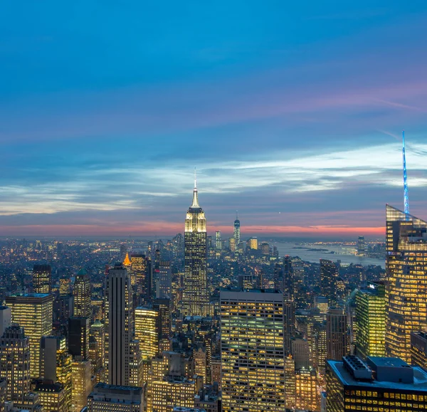 Utsikt över New York Manhattan under solnedgången timmar — Stockfoto