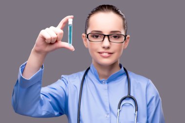 Tıbbi konseptte genç doktor