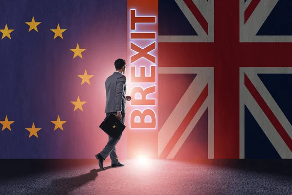 Бізнесмен у концепції Brexit - Велика Британія покидає ЄС — стокове фото