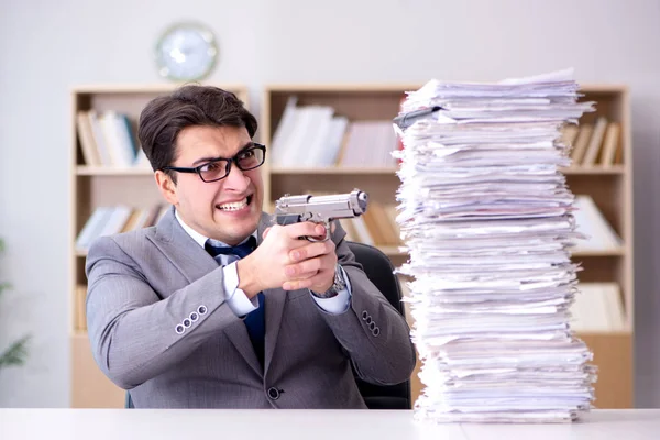 Businessman struggling to meet challenging deadlines — Stock Photo, Image