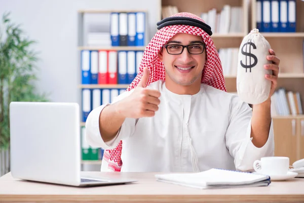 Giovane imprenditore arabo nel concetto di business — Foto Stock