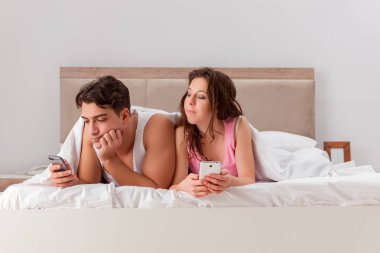 Karımla yatakta aile içi anlaşmazlık.