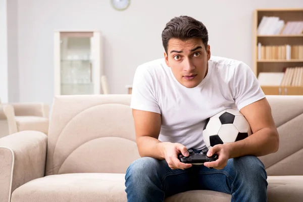 Homem viciado em jogos de computador — Fotografia de Stock