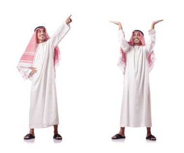 Arap adam beyaz üzerinde sanal engel iterek