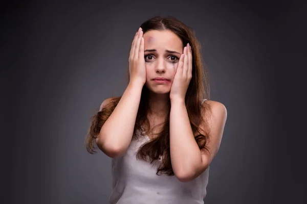 Mujer en concepto de violencia y discriminación —  Fotos de Stock