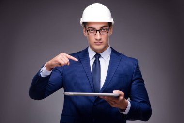 Endüstriyel kavramında genç mimar