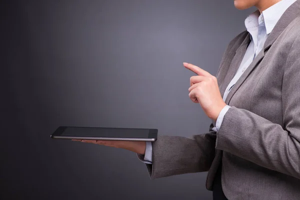 Mulher com tablet no conceito de negócio — Fotografia de Stock