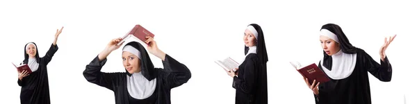 İncil üzerine beyaz izole olan güzel Rahibe — Stok fotoğraf