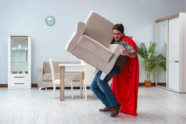 Süper kahraman mobilya ev taşıma — Stok fotoğraf