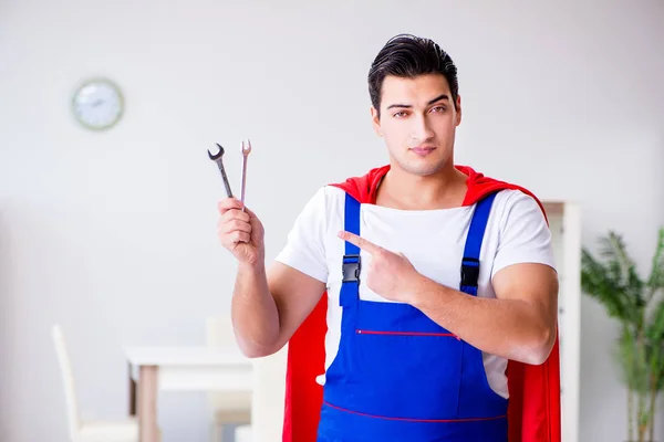 Superbohater naprawy z narzędziami w koncepcji naprawy — Zdjęcie stockowe