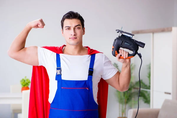 Superhelden-Reparateur mit Werkzeugen im Reparaturkonzept — Stockfoto