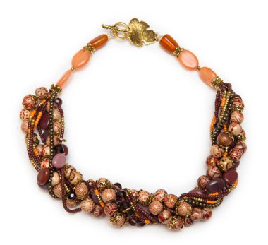 Güzel bileklik üzerinde beyaz izole