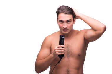 Adam beyaz izole saç kurutma makinesi ile