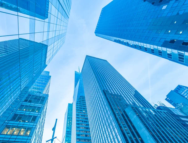 New York skyscrapers vew from street level — Stock Photo, Image