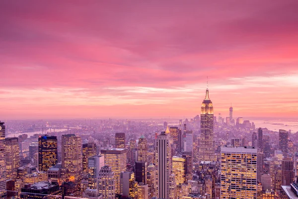 Vista notturna di New York Manhattan durante il tramonto — Foto Stock