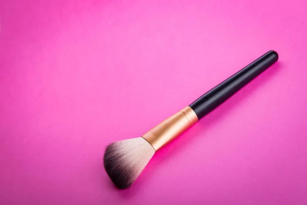 Cepillo para aplicar maquillaje cosmético — Foto de Stock