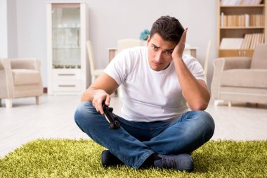 Bilgisayar oyunlarına bağımlı bir adam