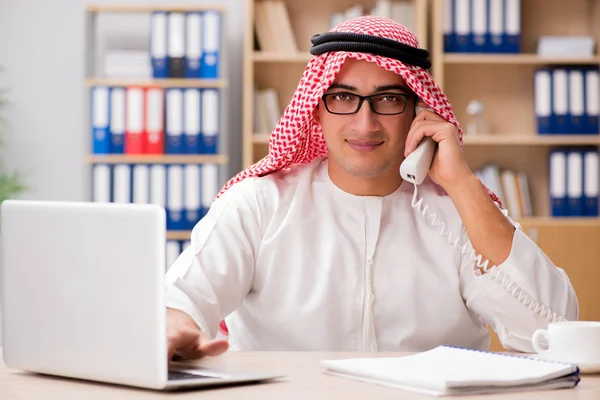 Arab businessman working in the office — Stock Photo, Image