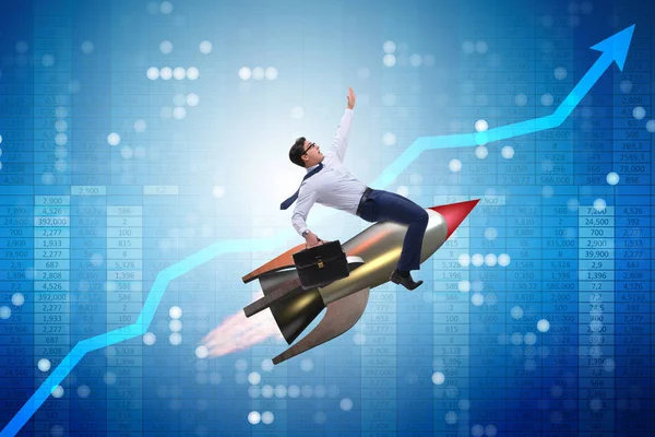 Бізнесмен летить на ракеті в бізнес-концепції — стокове фото