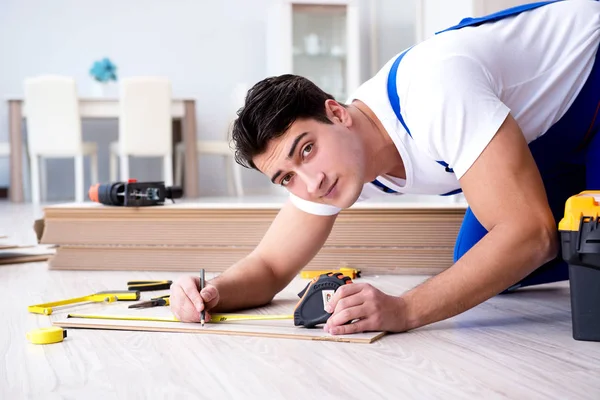 Pode colocar piso laminado em casa — Fotografia de Stock