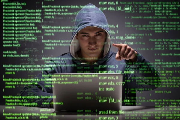 Молодий хакер в концепції безпеки даних — стокове фото