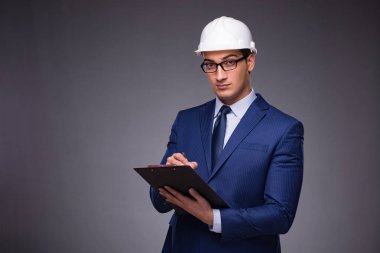 Endüstriyel kavramında genç mimar