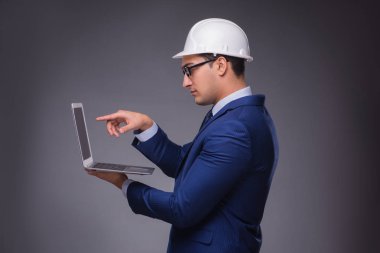 Endüstriyel kavramında genç mimar