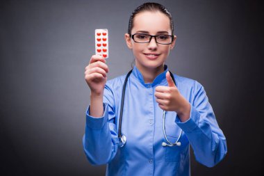 Tıbbi konseptte genç doktor