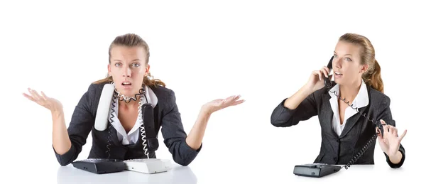 Assistente de call center respondendo a chamadas — Fotografia de Stock