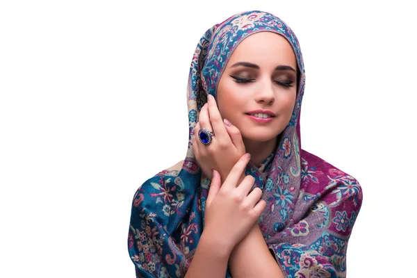 Γυναίκας στην παραδοσιακή μουσουλμανική κάλυψη με δαχτυλίδι — Φωτογραφία Αρχείου
