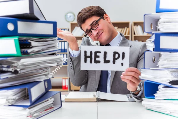 Drukke zakenman vraagt om hulp met werk — Stockfoto