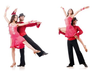 Bir çift dansçı beyazın üzerinde izole edilmiş