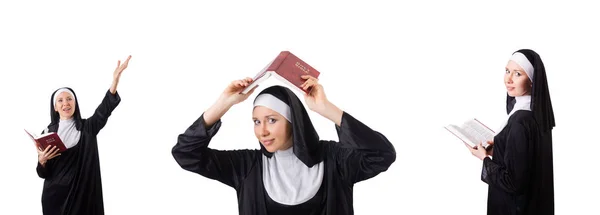 Ładny zakonnica z Biblii na białym tle — Zdjęcie stockowe
