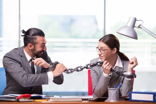 Donna e uomo nel concetto di business — Foto Stock