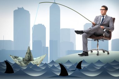 İşadamı sudan dolar avlıyor