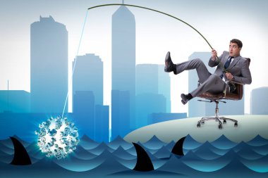 İşadamı sudan dolar avlıyor