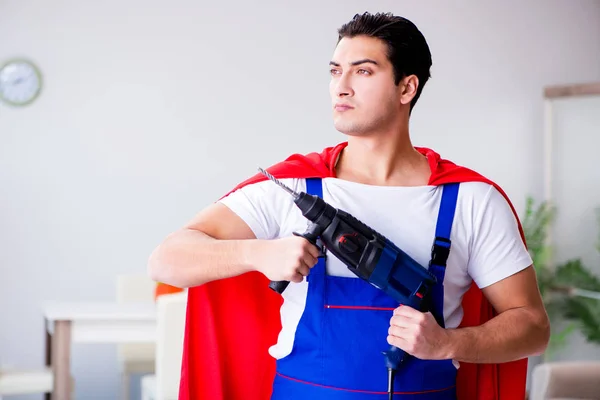 Reparador de super-heróis com ferramentas no conceito de reparo — Fotografia de Stock